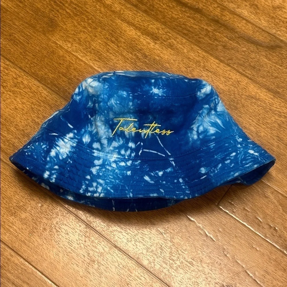 CM🩷 TALENTLESS Blue and White Tie-Dye Bucket Hat Unisex